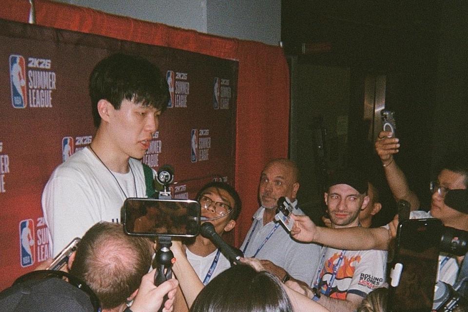 利拉德在养, 手拥抱致意, gtimg