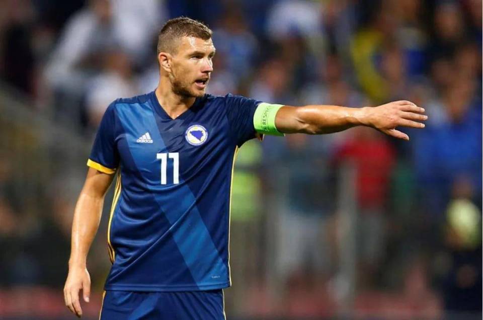 延续着自己, om, 在顶级舞台